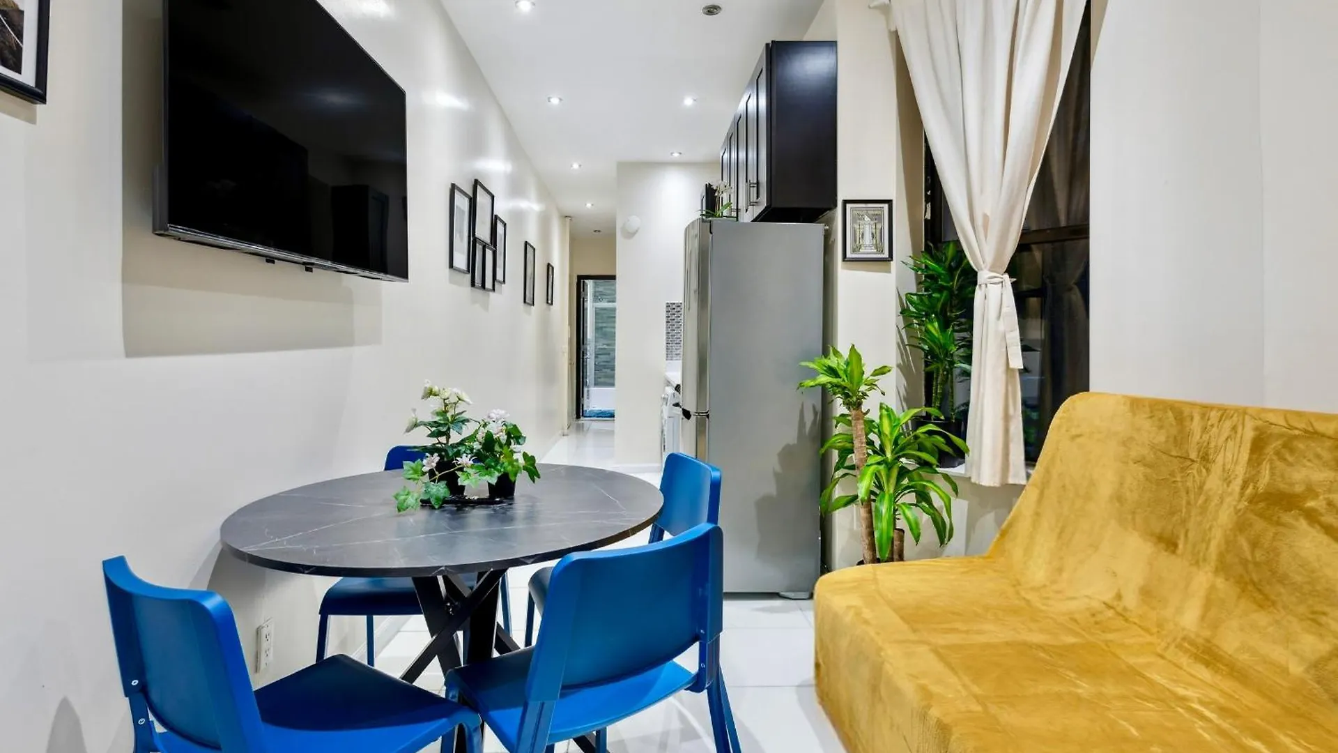 Central & Cozy 2 Bd Apt In Manhattan New York