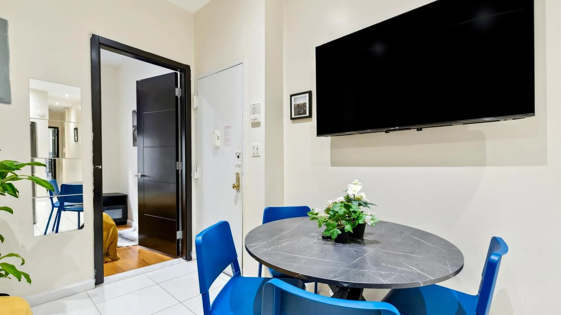 Central & Cozy 2 Bd Apt In Manhattan New York